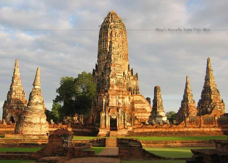 Biểu tượng của Ayutthaya. Công viên Lịch sử Ayutthaya gồm những tàn tích của đền thờ và cung điện thủ đô.