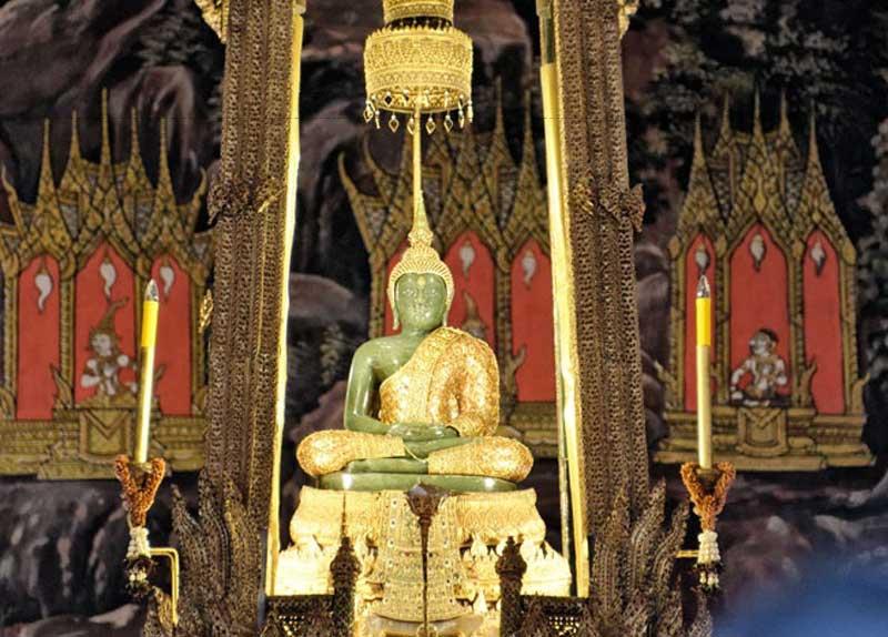 Chùa Phật Ngọc Wat Phra Kaew là một trong những địa điểm tâm linh vô cùng đặc biệt, được rất nhiều khách du lịch dừng chân mỗi năm.