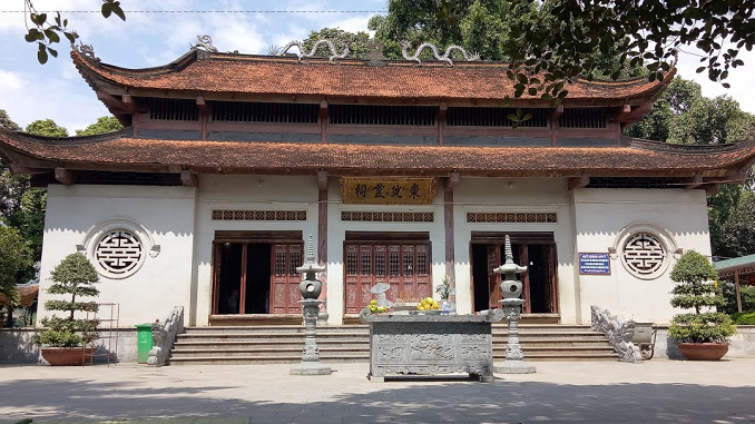 Về kết cấu kiến trúc: Theo dân tộc Tày Khao gọi là đình Đông Cuông với chức năng thờ Mẫu và vị Đại Vương, người Tày cho là Thành hoàng làng là chính, không kiêm nhiệm nhiều chức năng khác và không tập trung thể hiện mỹ thuật.