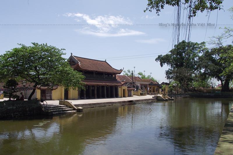 Chùa Keo là một ngôi chùa ở làng Hành Thiện, xã Xuân Hồng, huyện Xuân Trường, tỉnh Nam Định, Việt Nam. Đây là một trong những ngôi chùa cổ ở Việt Nam được bảo tồn hầu như còn nguyên vẹn kiến trúc 400 năm tuổi.
