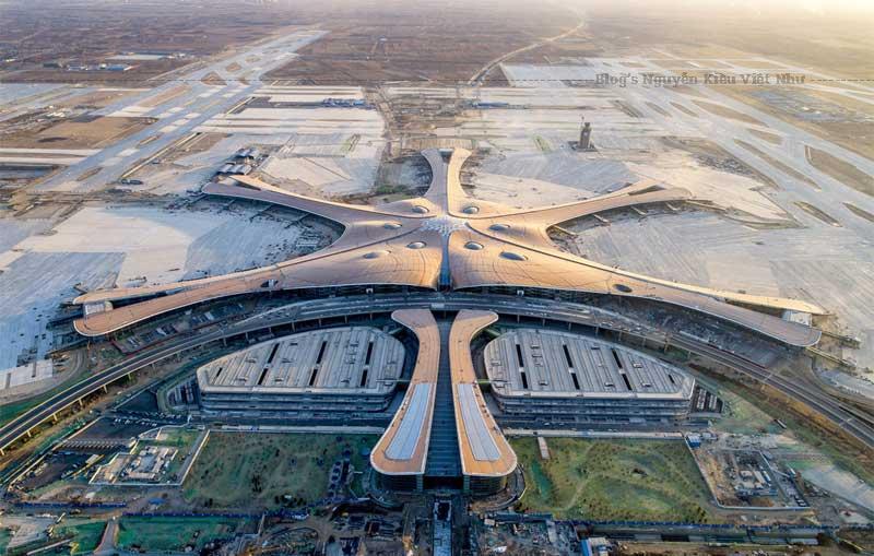 Sân bay Thủ Đô Bắc Kinh đã được mở cửa vào ngày 2 tháng 3 năm 1958. Sân bay sau đó bao gồm một nhà ga nhỏ, vẫn còn tồn tại cho đến ngày nay, được sử dụng cho các chuyến bay VIP và các chuyến bay thuê.