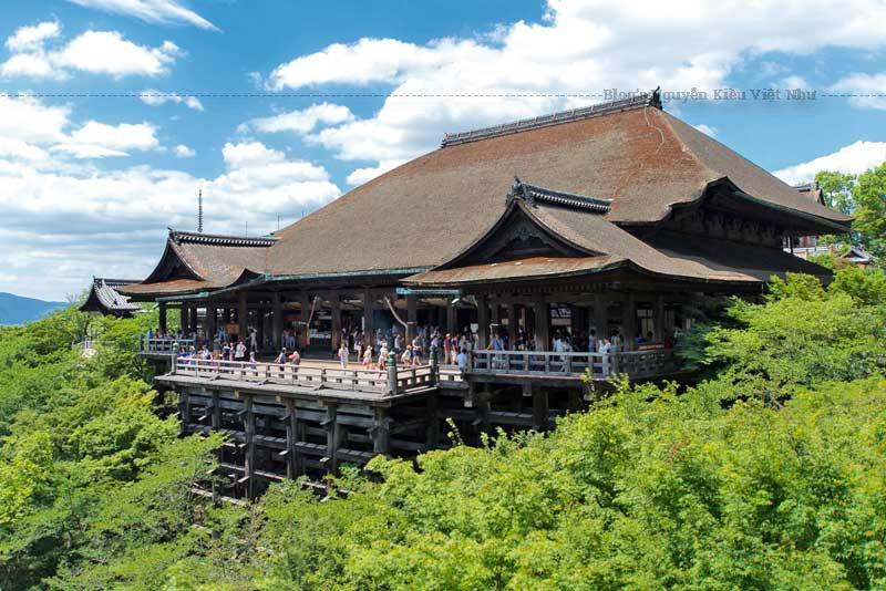 Năm 2007, Kiyomizu-dera là một trong 21 ứng cử viên cuối cùng của Bảy kỳ quan thế giới mới. Tuy nhiện, nó không được chọn là một trong bảy địa điểm chiến thắng.