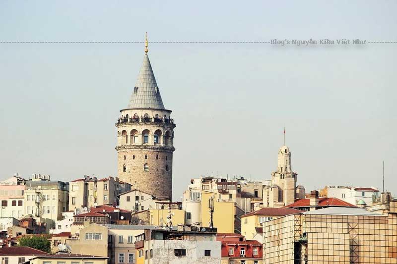Vào thời Ottoman, tháp được “trưng dụng” làm tháp quan sát, phát hiện hỏa hoạn và bị phá hủy sau 2 trận hỏa hoạn lớn vào thế kỷ thứ 18, 19. 