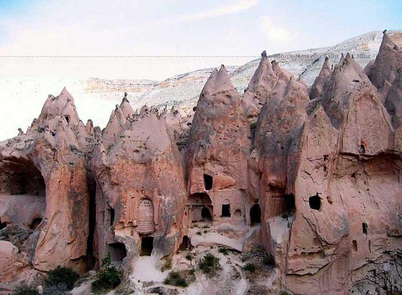Tên gọi của Cappadocia xuất phát từ tiếng địa phương, hàm ý là “Vùng đất của những con ngựa đẹp”.