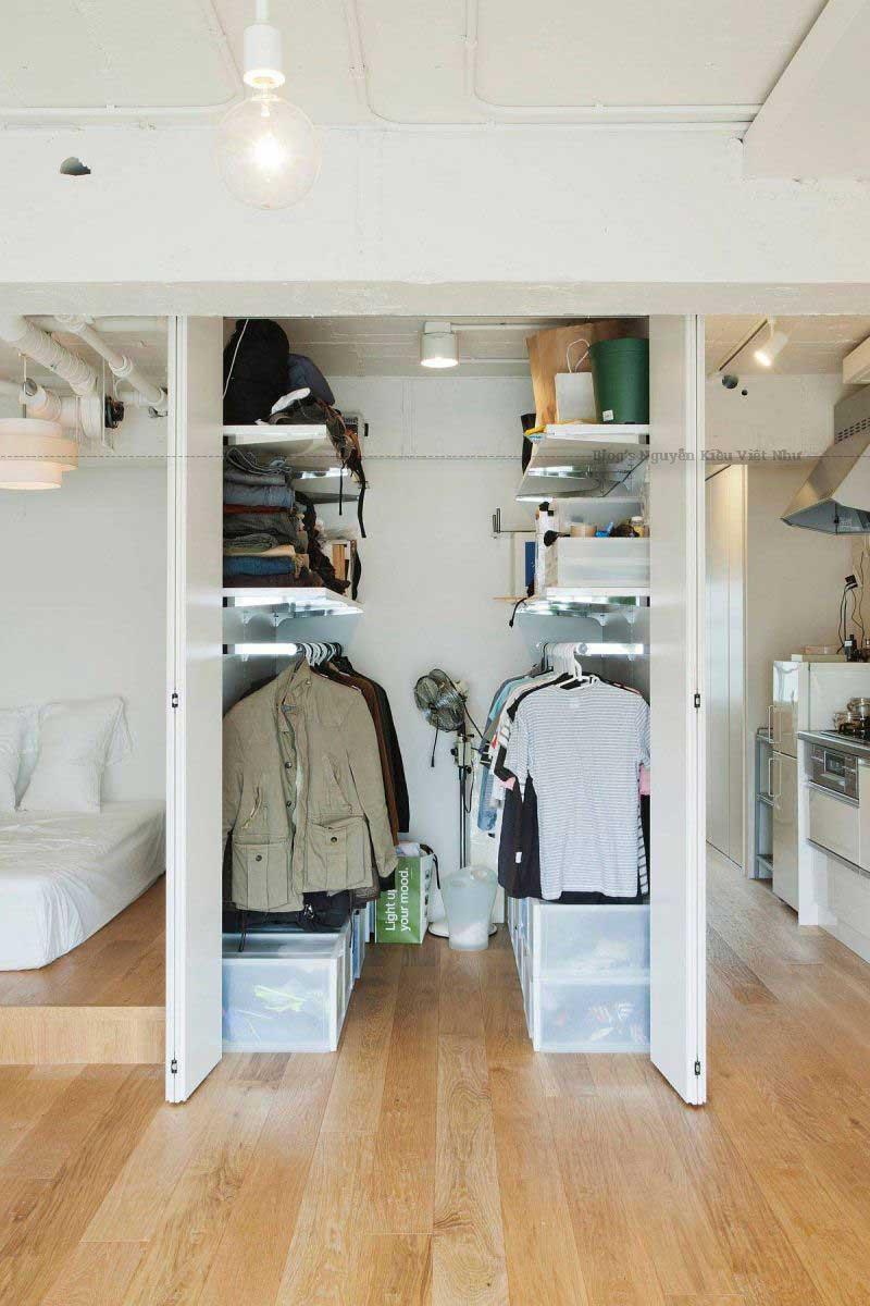 Một chiếc tủ quần áo cỡ nhỏ cần có đủ ánh sáng để giúp bạn dễ dàng chọn đồ